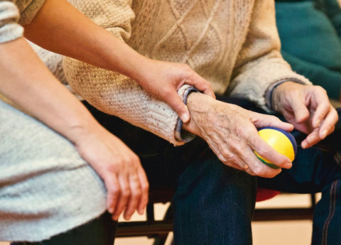 Terapia occupazionale anziani: un’attività che migliora la vita delle persone