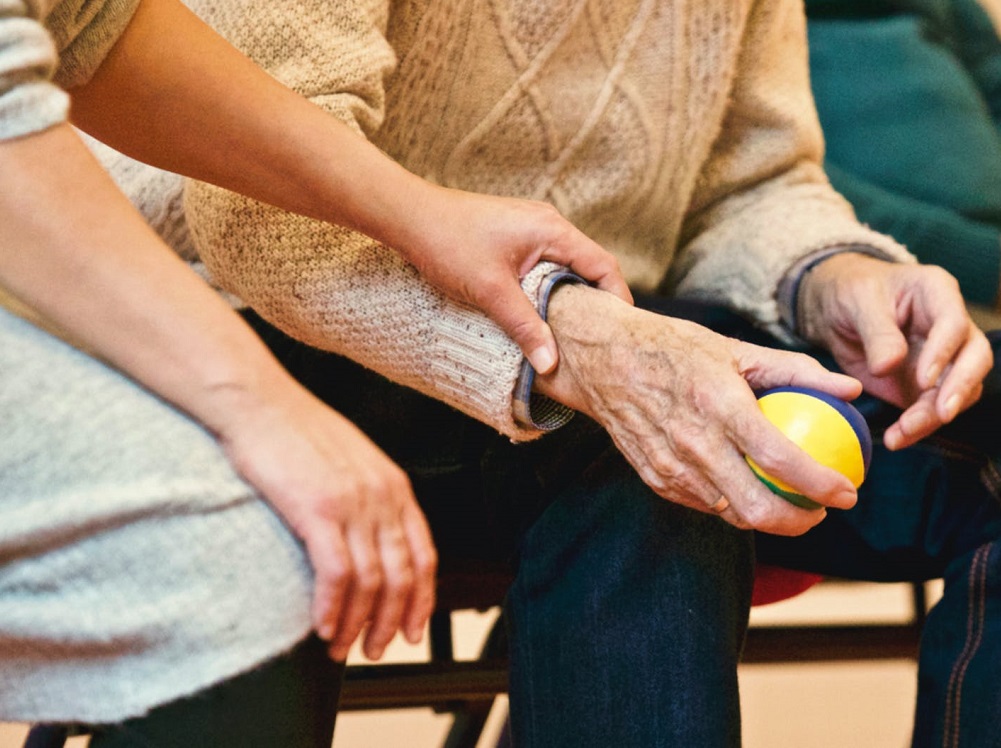 Terapia occupazionale anziani: un’attività che migliora la vita delle persone