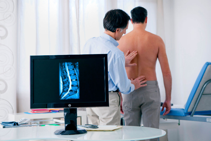 Ernia del disco: gli esercizi utili per alleviare il dolore