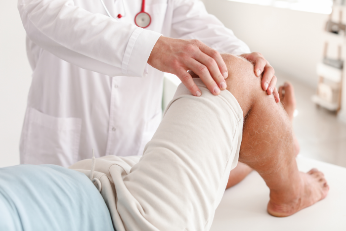 L’intervento di protesi al ginocchio: in cosa consiste, durata e tempi di recupero