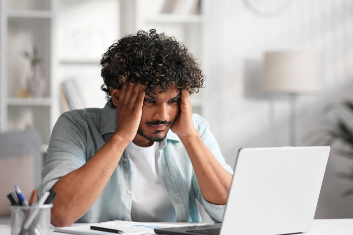 Stress lavoro-correlato: quali sono i sintomi (e cosa fare)