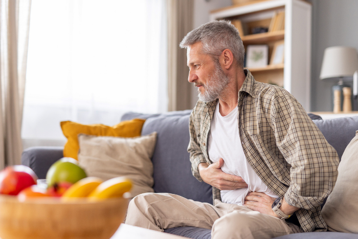 Sintomi reflusso gastroesofageo e segnali da monitorare: quando il bruciore non è solo un fastidio