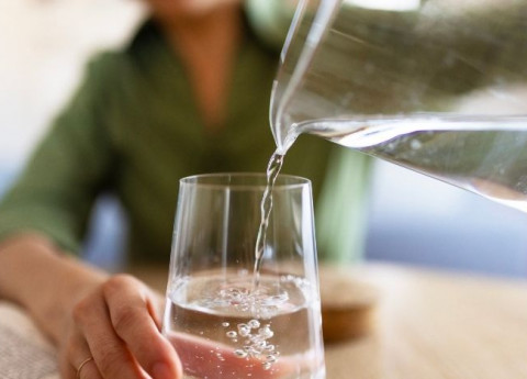 Quanta acqua bere al giorno? Tra regole e consapevolezza, vince il buon senso