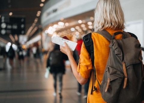 Come affrontare un viaggio lungo in aereo