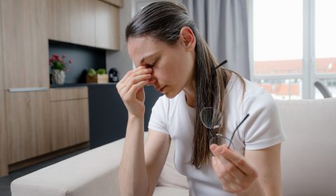 Mal di testa e vista offuscata: quali possibili legami?
