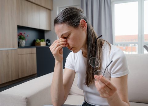 Mal di testa e vista offuscata: quali possibili legami?