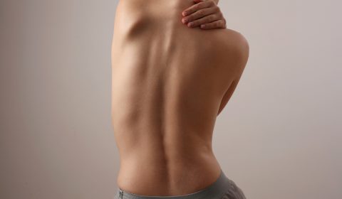 Si può curare la scoliosi in età adulta? Facciamo chiarezza
