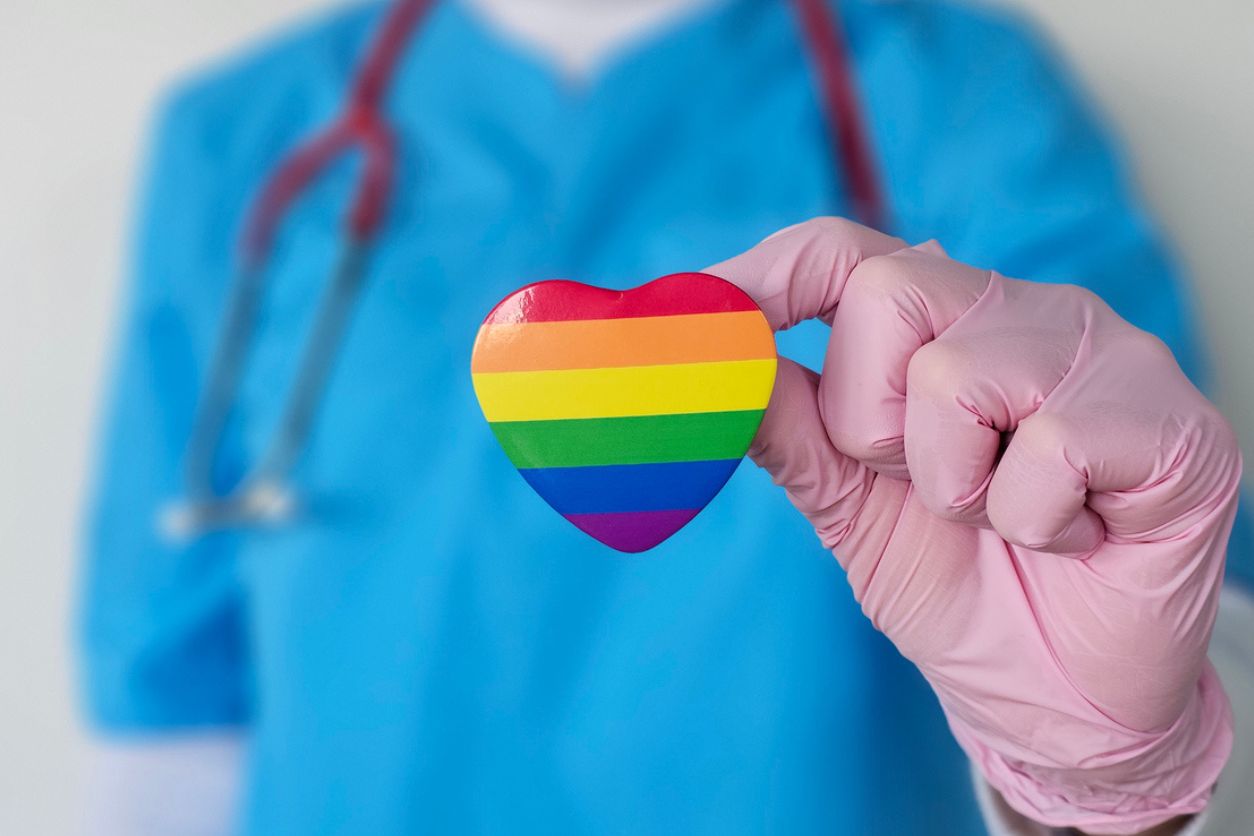 Persone LGBTQIA+ e salute mentale: il peso della discriminazione